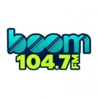 Logo de BOOM FM 104.7 (Tampico) - 104.7 FM - XHERP-FM - Grupo AS Comunicación - Tampico, Tamaulipas