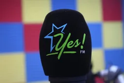 Logo de YES 101.7 FM