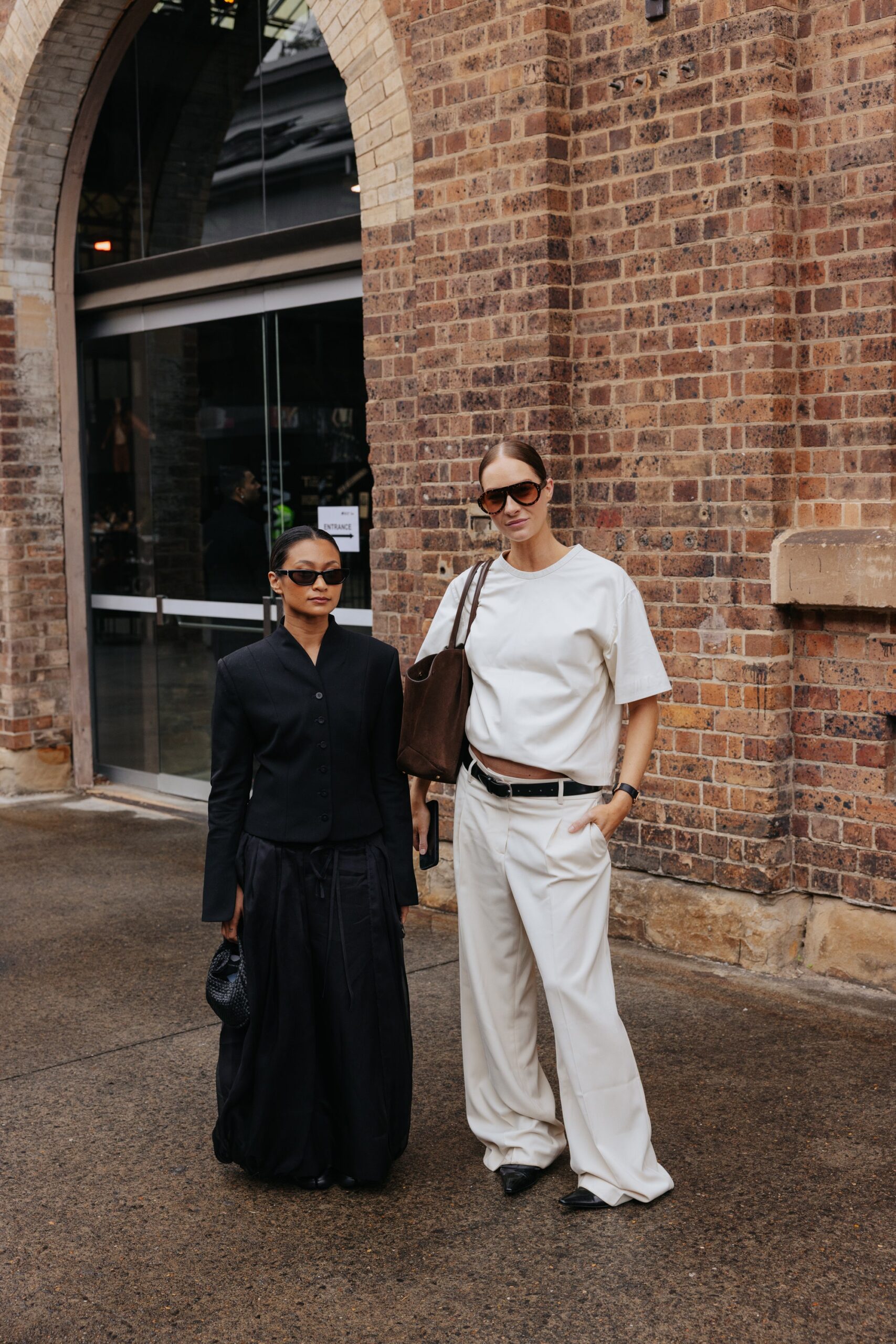 11 Minimalist Outfits to Sport This Summer for Understated Elegance