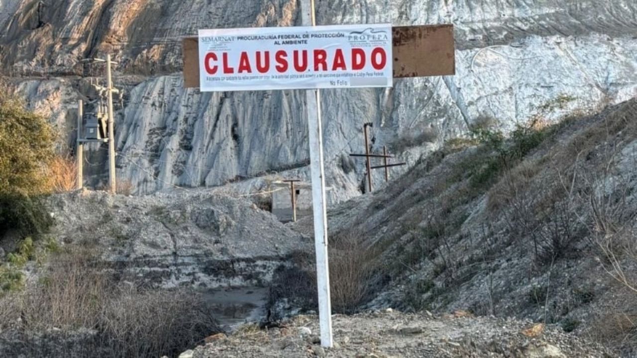 Clausuran minera en Zimapán por derrame en zonas habitacionales