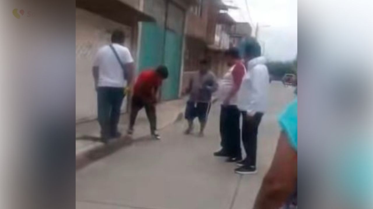 “¿Te falta algo?”, Brandon se robó una moto y terminó regañado y golpeado por su papá | VIDEO